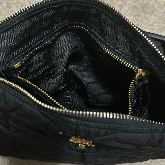 Authentic Prada hand bag, 😍 - Picture 12 of 15